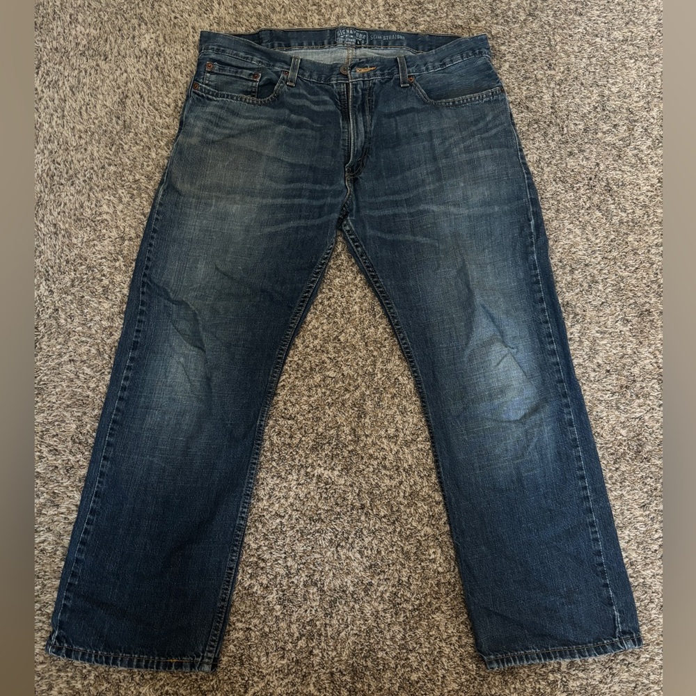 Signature Levi Strauss Jeans - Mens - Slim Straight - Size 38 x 30 - Medium Wash